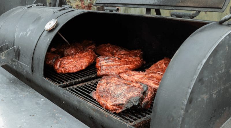 How to Select the Best Meat Smoker For Your Needs