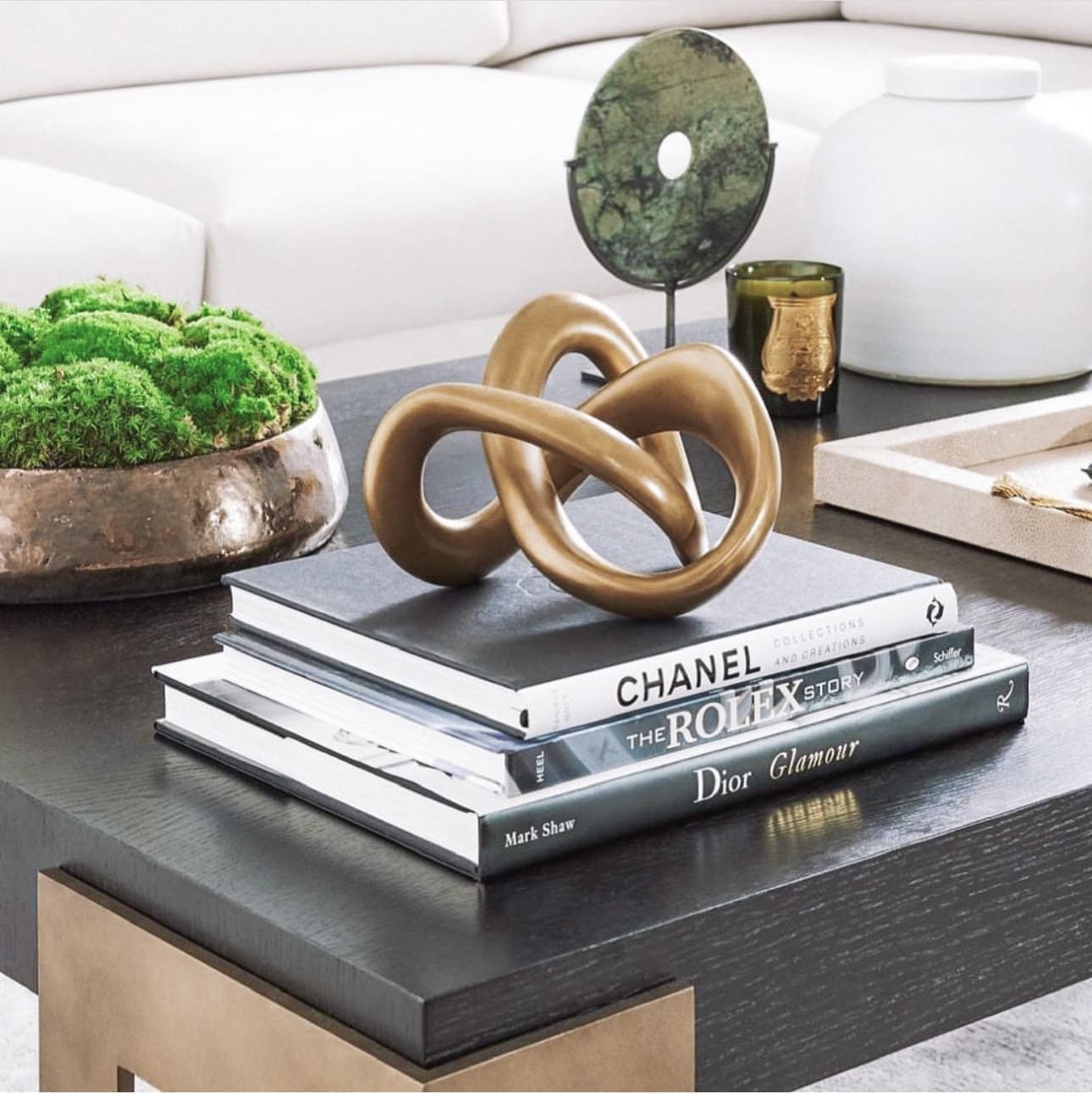 17 Sophisticated Designer Books Décor Ideas