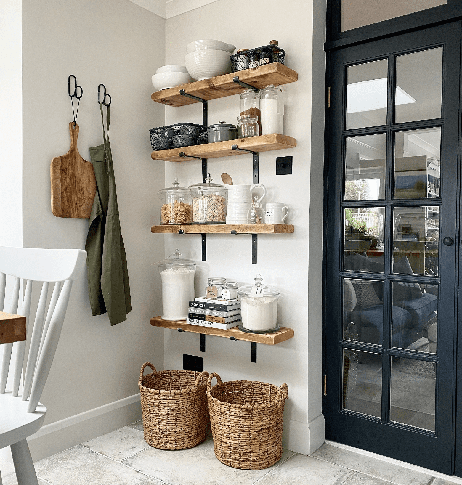 10 Expert Tips On Decorating Kitchen Shelves