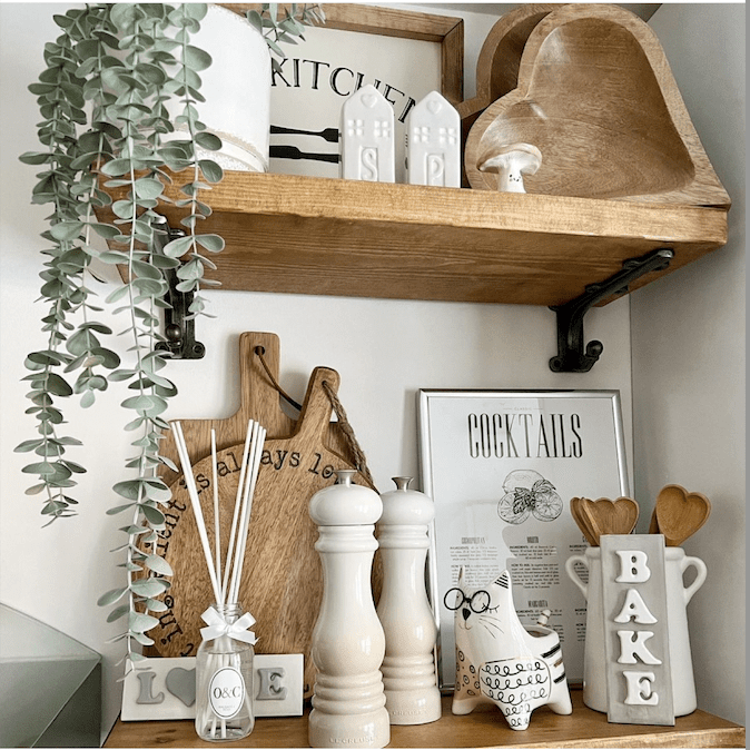 10 Expert Tips On Decorating Kitchen Shelves