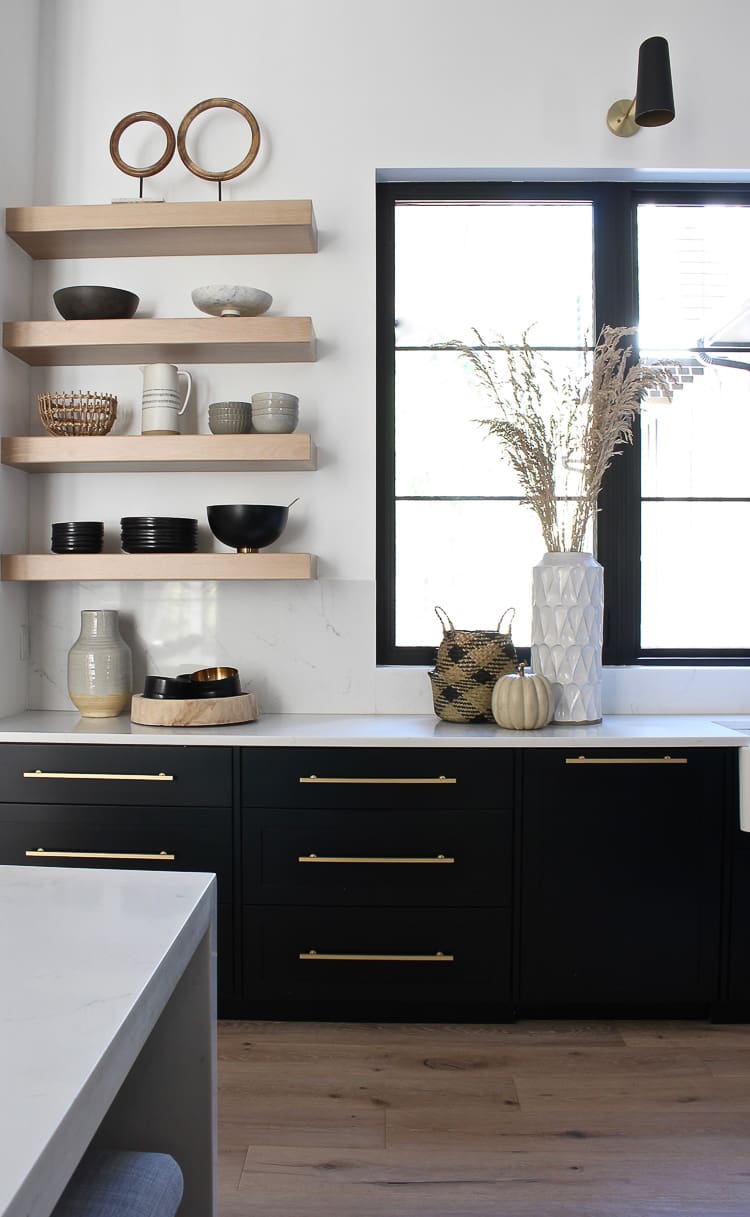 10 Expert Tips On Decorating Kitchen Shelves