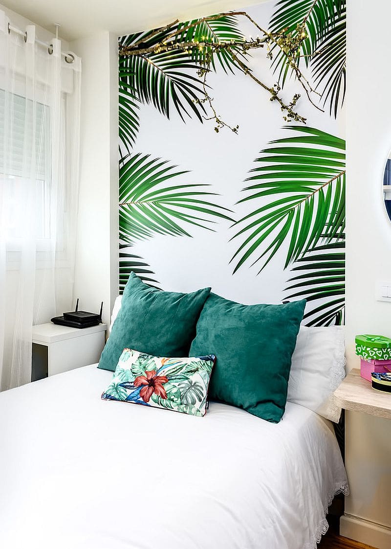 Tropical Green Accent Wallpaper