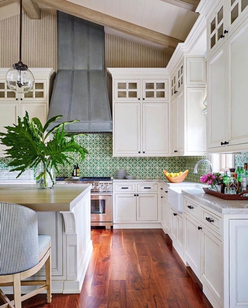 28 Kitchen Backsplash Ideas With White Cabinets