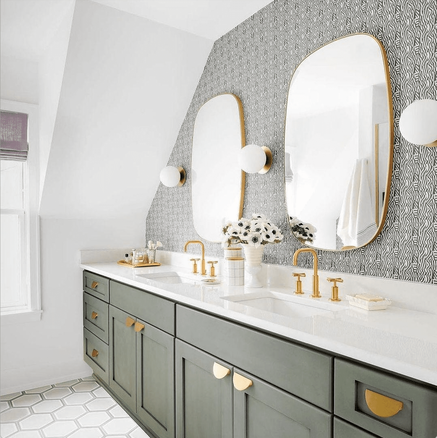 Wallpaper and tile combinations that pair beautifully for a bathroom - Erin  Kestenbaum