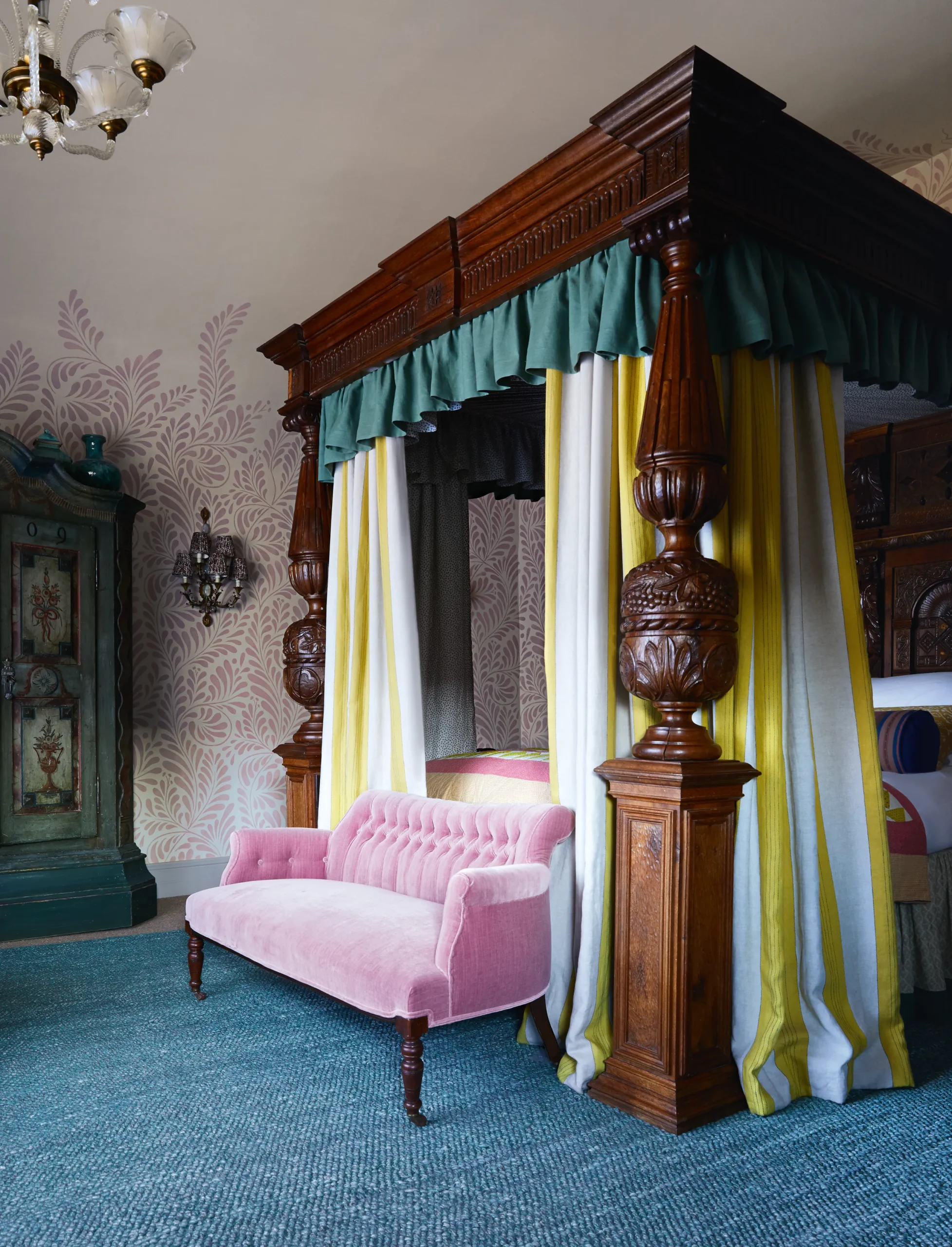 This Jacobean Manor House is a Fusion of Eclectic and Elegant