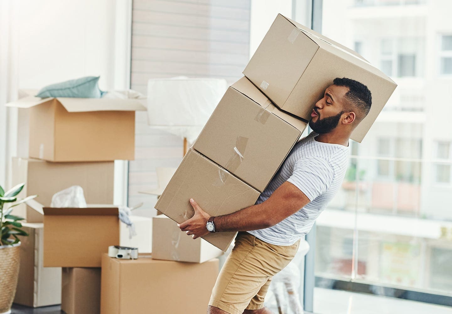 Should I Move Myself or Hire a Professional Mover?