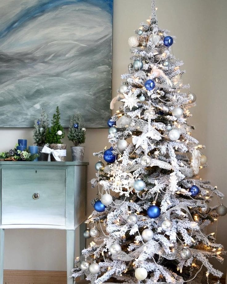 91e2faf71d710b3cd6632a6cef947a1c White and Blue Christmas Tree