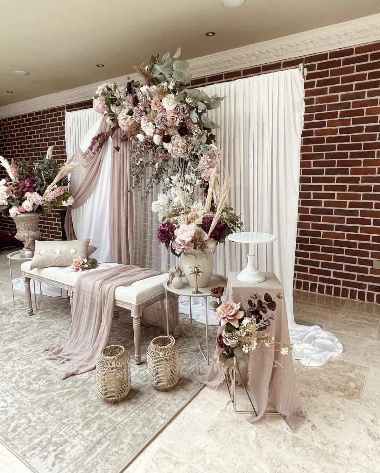 20 Low-Budget Wedding Stage Decoration Ideas