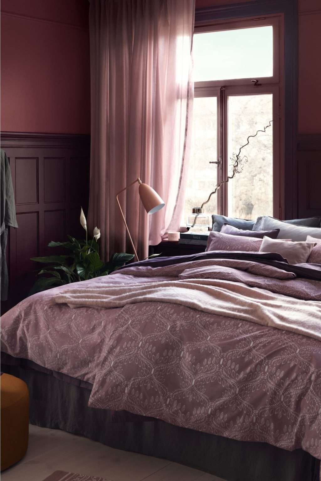 25+ Romantic Bedroom Colour Combinations (With Photos)