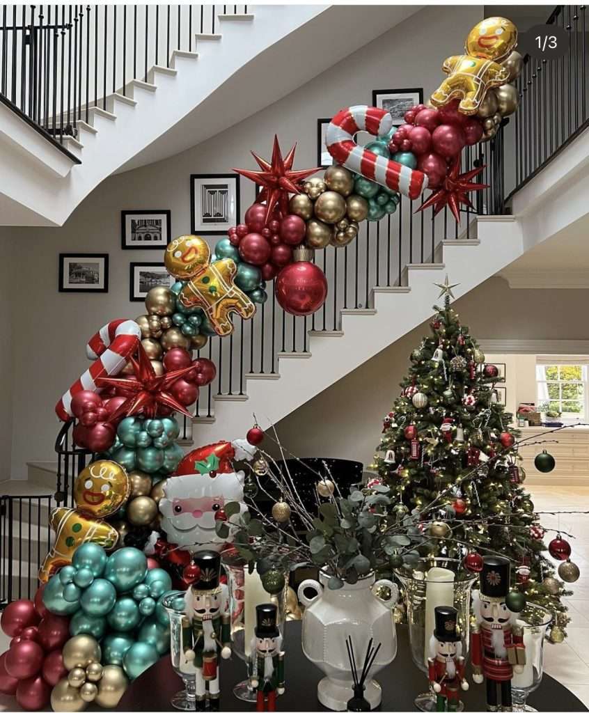 50+ Stunning Christmas Staircase Decor Ideas to Try This Year