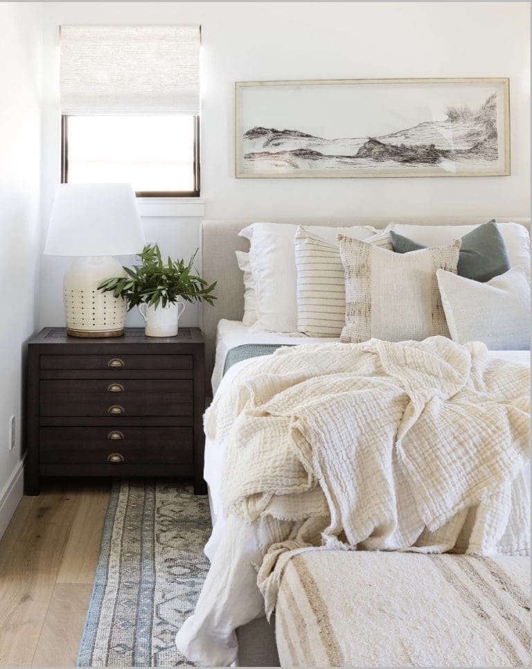 29 Soothing Coastal Bedroom Ideas For A Lush Escape
