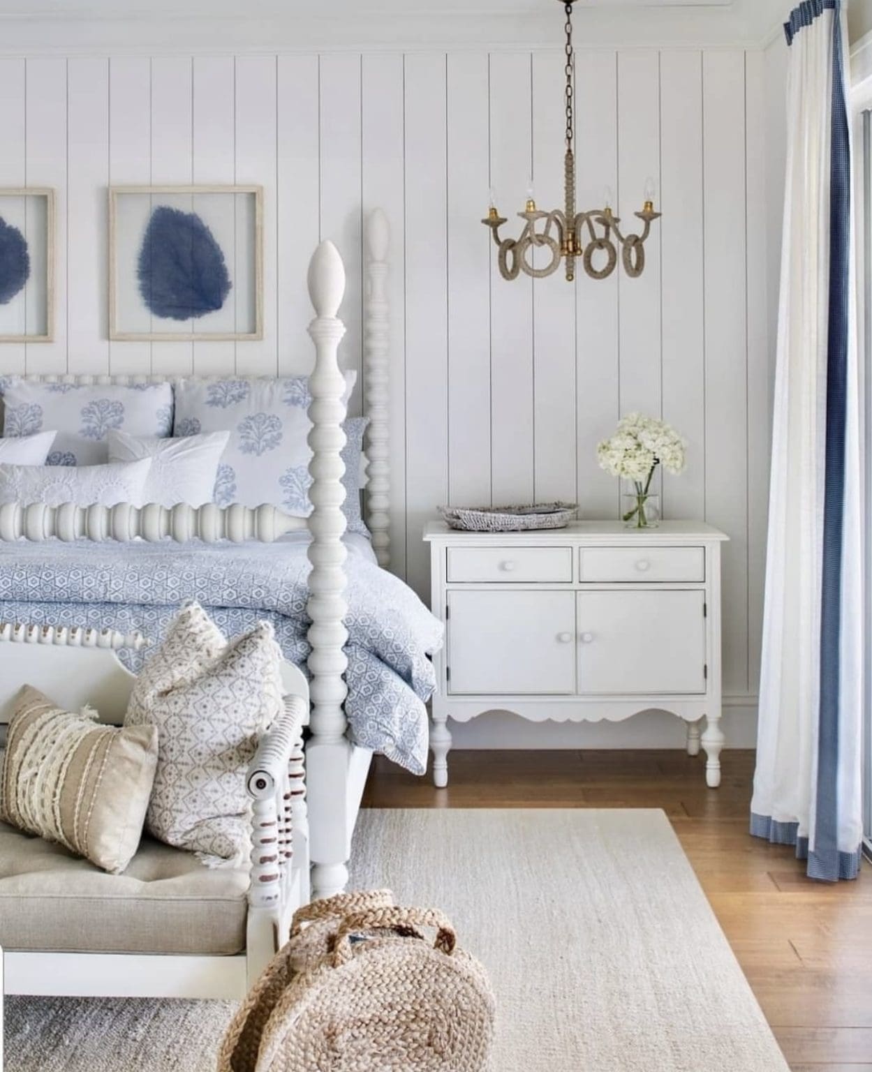 29 Soothing Coastal Bedroom Ideas For A Lush Escape