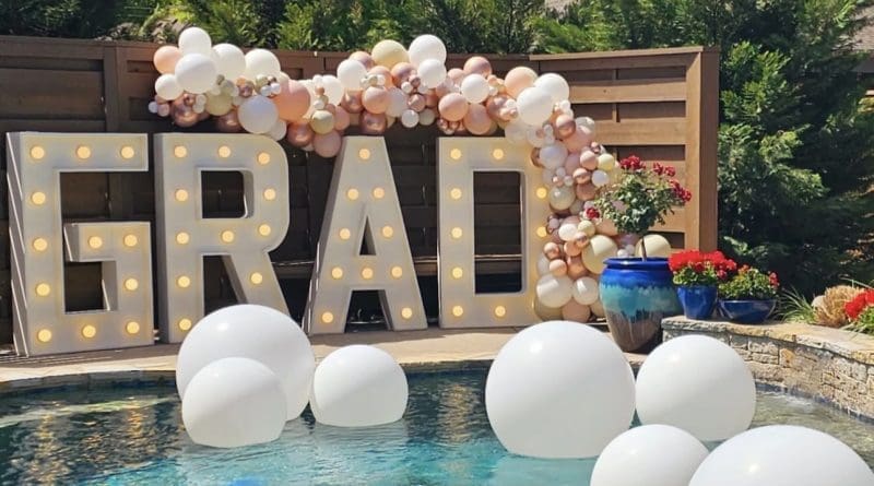 34 Best Backyard Graduation Party Ideas