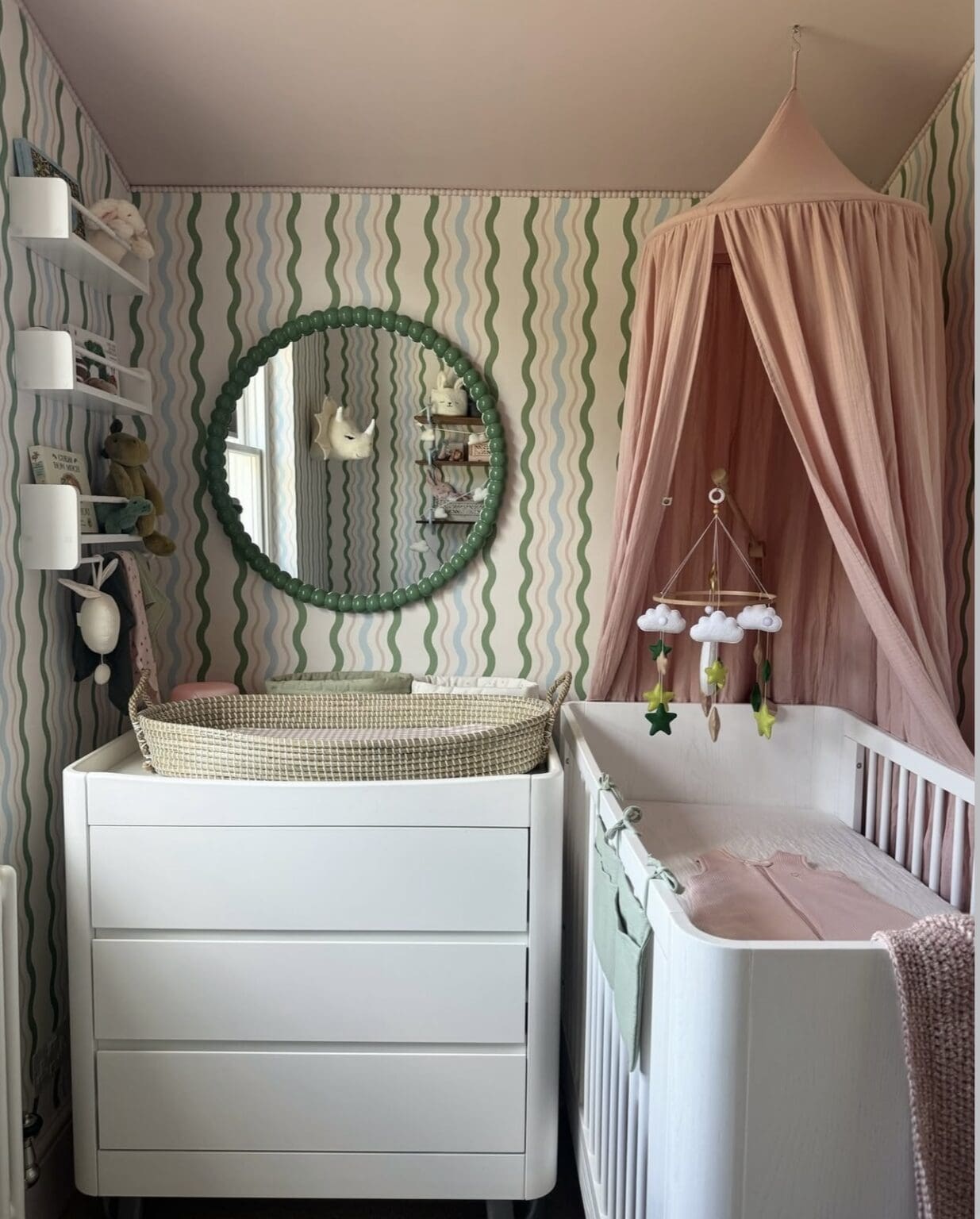 34 Insanely Cute Baby Girl Nursery Decor Ideas