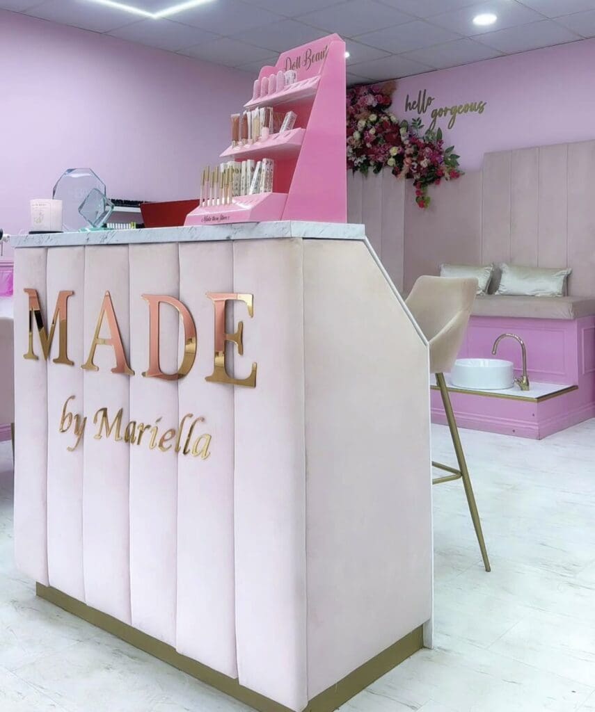 42 Stunning Low-Budget Beauty Salon Interior Design Ideas