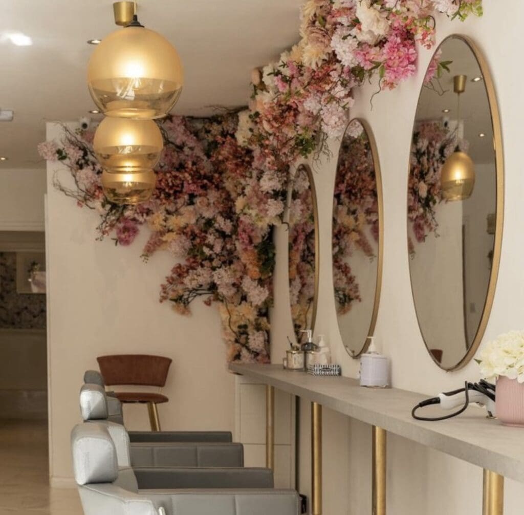 42 Stunning Low-Budget Beauty Salon Interior Design Ideas