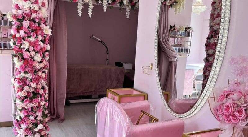 42 Stunning Low-Budget Beauty Salon Interior Design Ideas