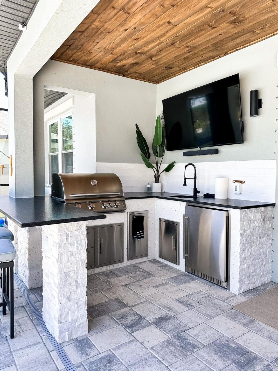 28 Best Outdoor Kitchen Ideas to Elevate Your Backyard