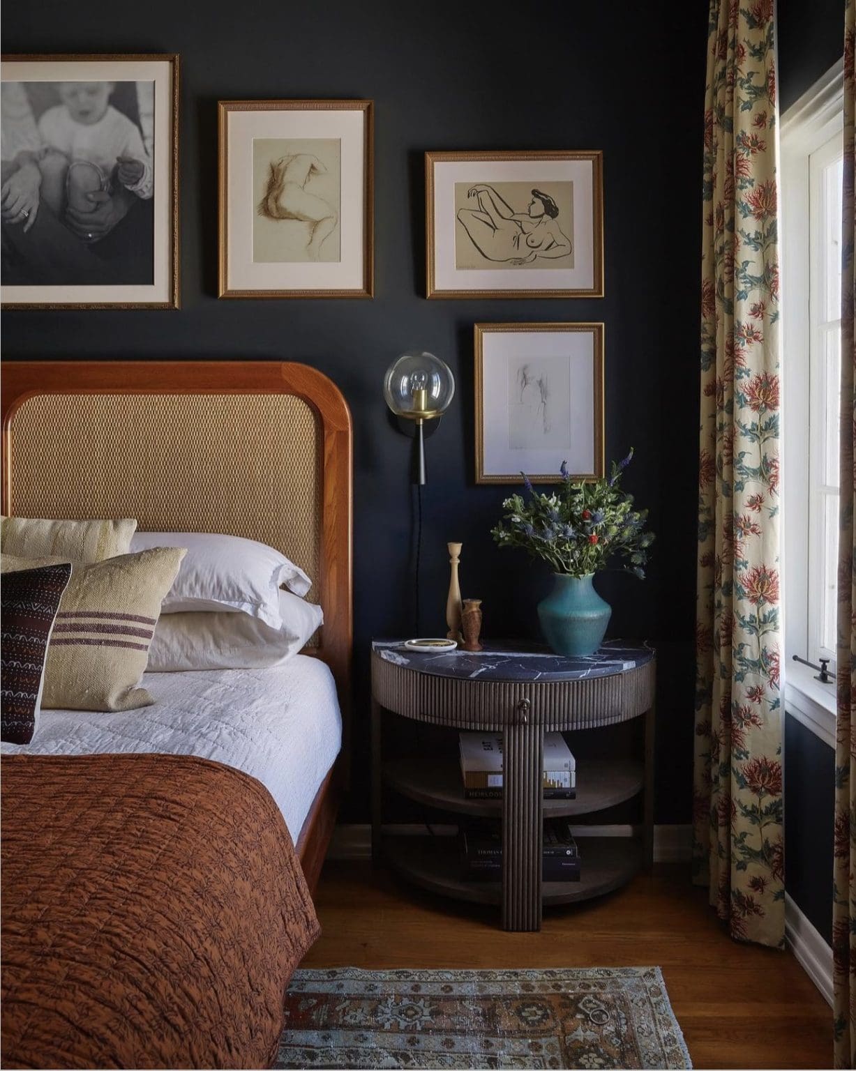 29 Dark and Moody Bedroom Ideas for a Relaxing Ambiance