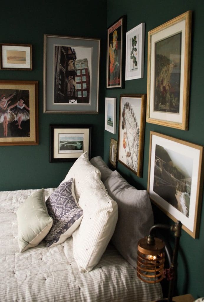 29 Dark and Moody Bedroom Ideas for a Relaxing Ambiance