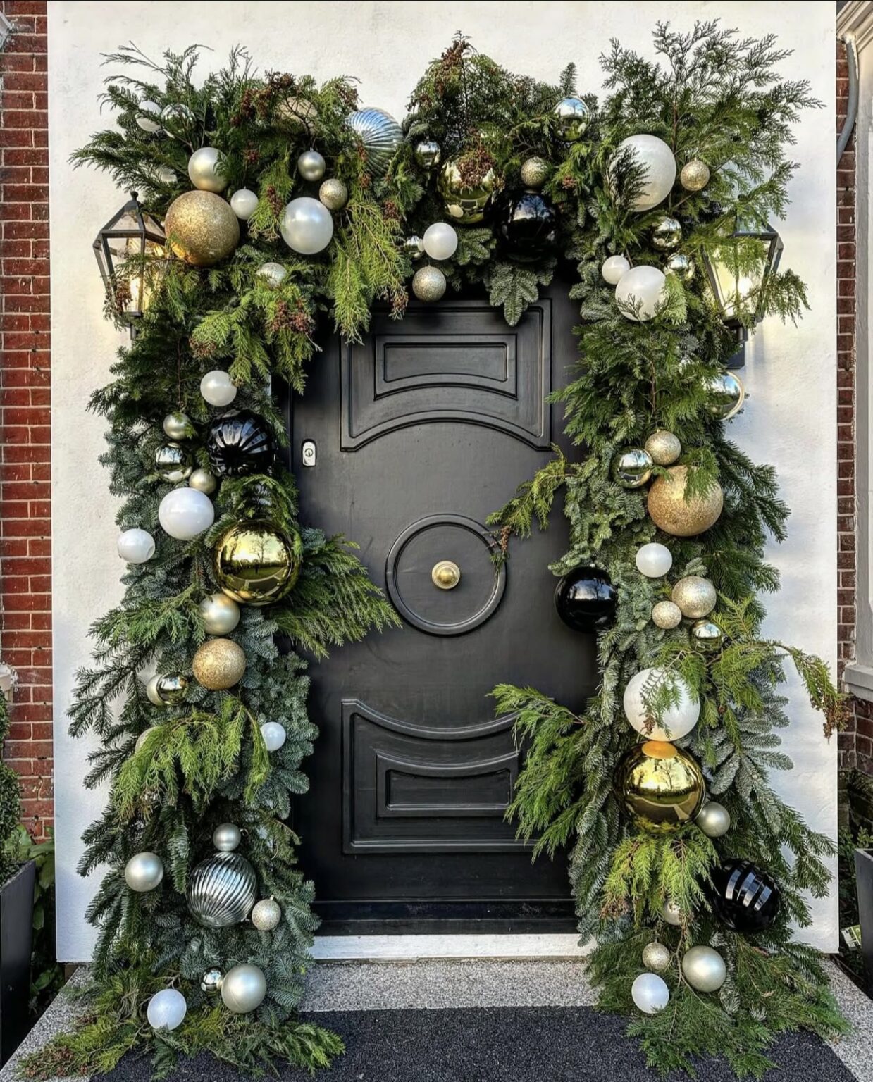 80 Enchanting Christmas Front Door Decor Ideas