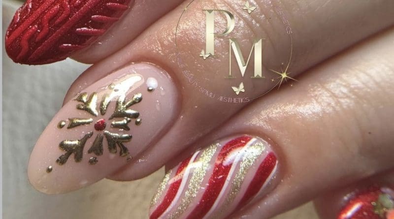 Short Christmas Nail Ideas