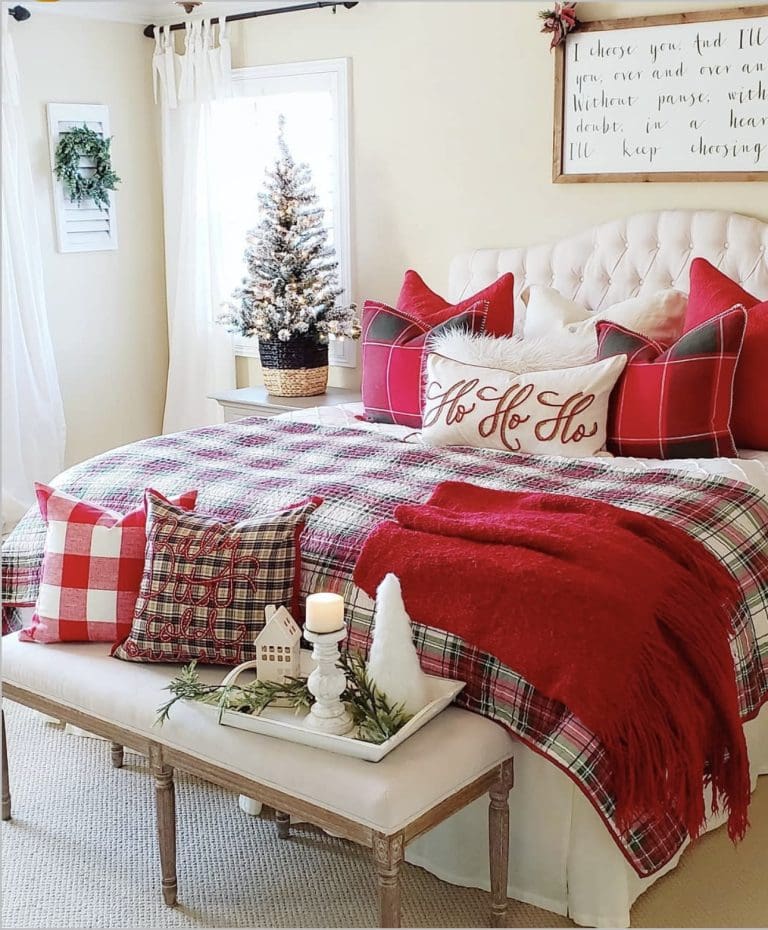 34 Cozy Christmas Bedroom Decor Ideas for a Festive Feel