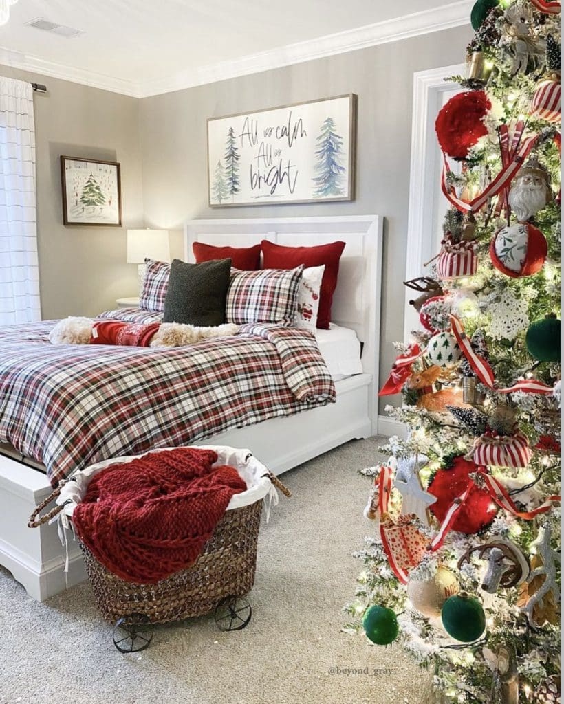 34 Cozy Christmas Bedroom Decor Ideas for a Festive Feel