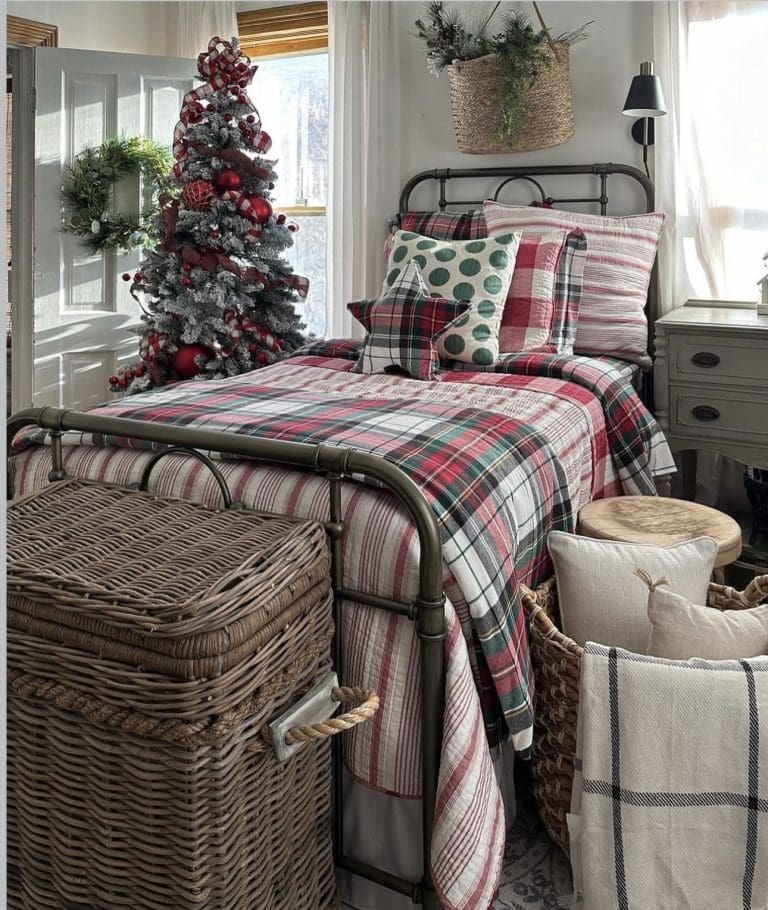 34 Cozy Christmas Bedroom Decor Ideas for a Festive Feel