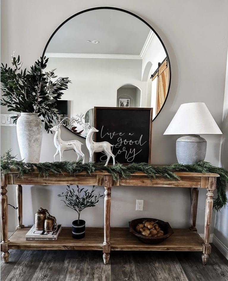 34 Inviting Christmas Entryway Decor Ideas