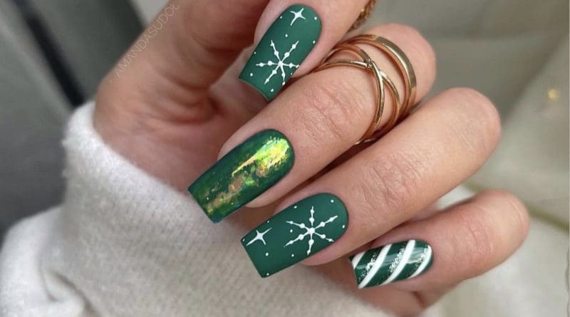 Green Christmas Nail Ideas