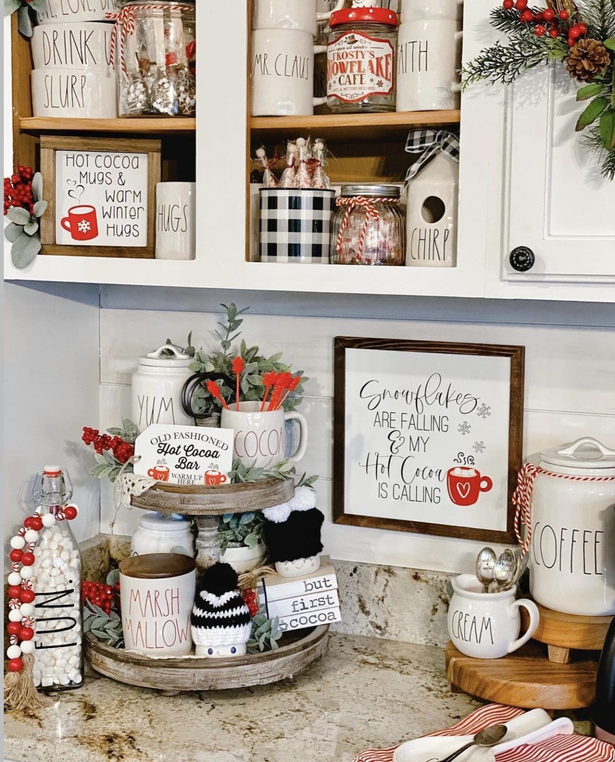 40 Farmhouse Christmas Decor Ideas for a Rustic Holiday Charm