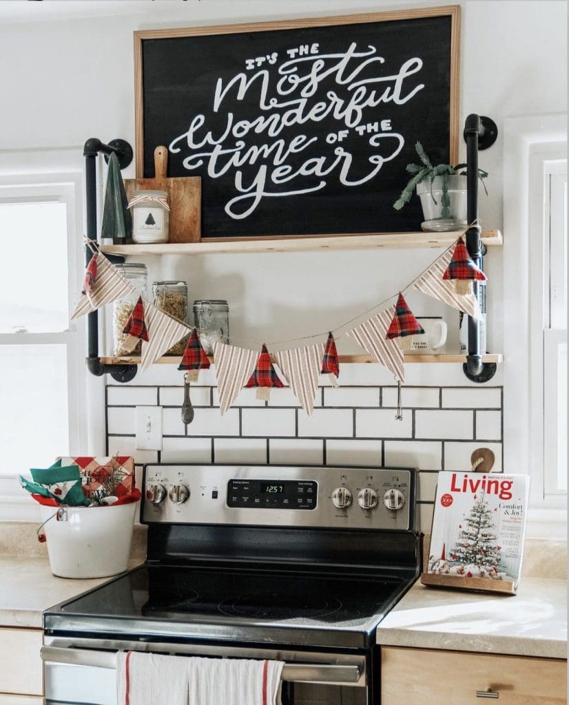 40 Christmas Kitchen Decor Ideas to Bring in the Holiday Spirit