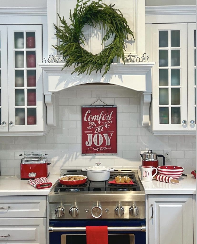 40 Christmas Kitchen Decor Ideas to Bring in the Holiday Spirit