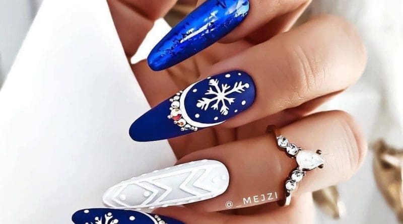 24 Stunning Blue Christmas Nail Ideas to Inspire You