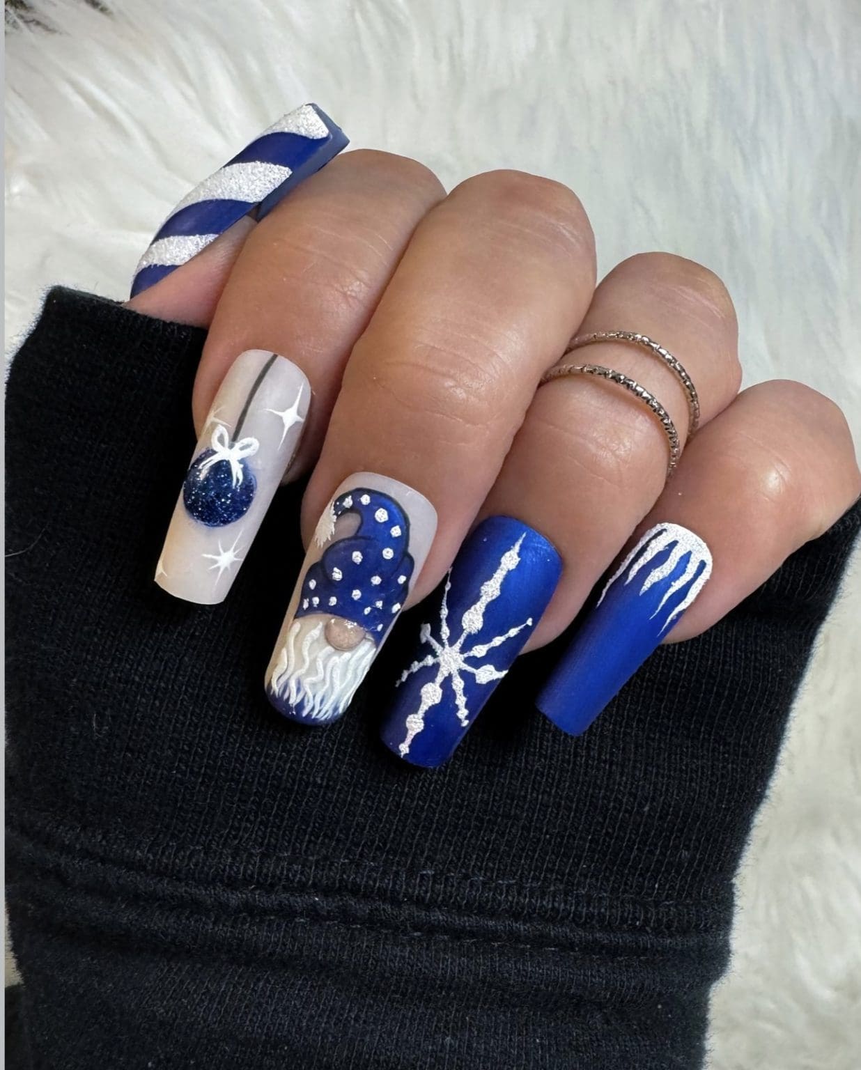 24 Blue Christmas Nail Ideas to Capture Winter Magic