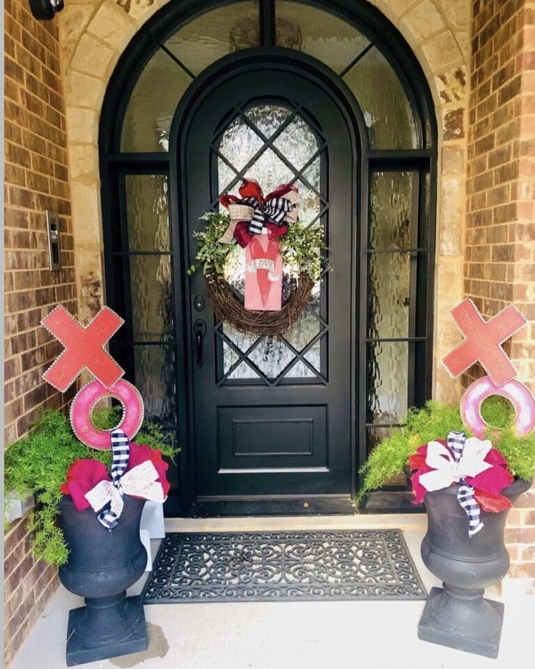 24 Romantic Valentine's Day Front Door Decor Ideas