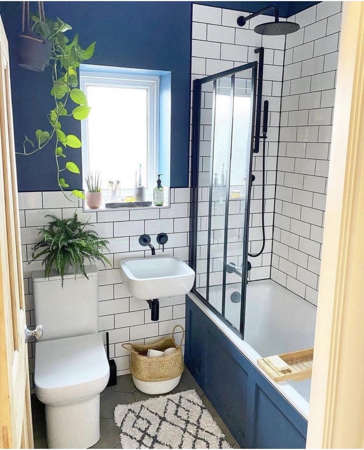 29 Genius Small Apartment Bathroom Ideas You'll Love