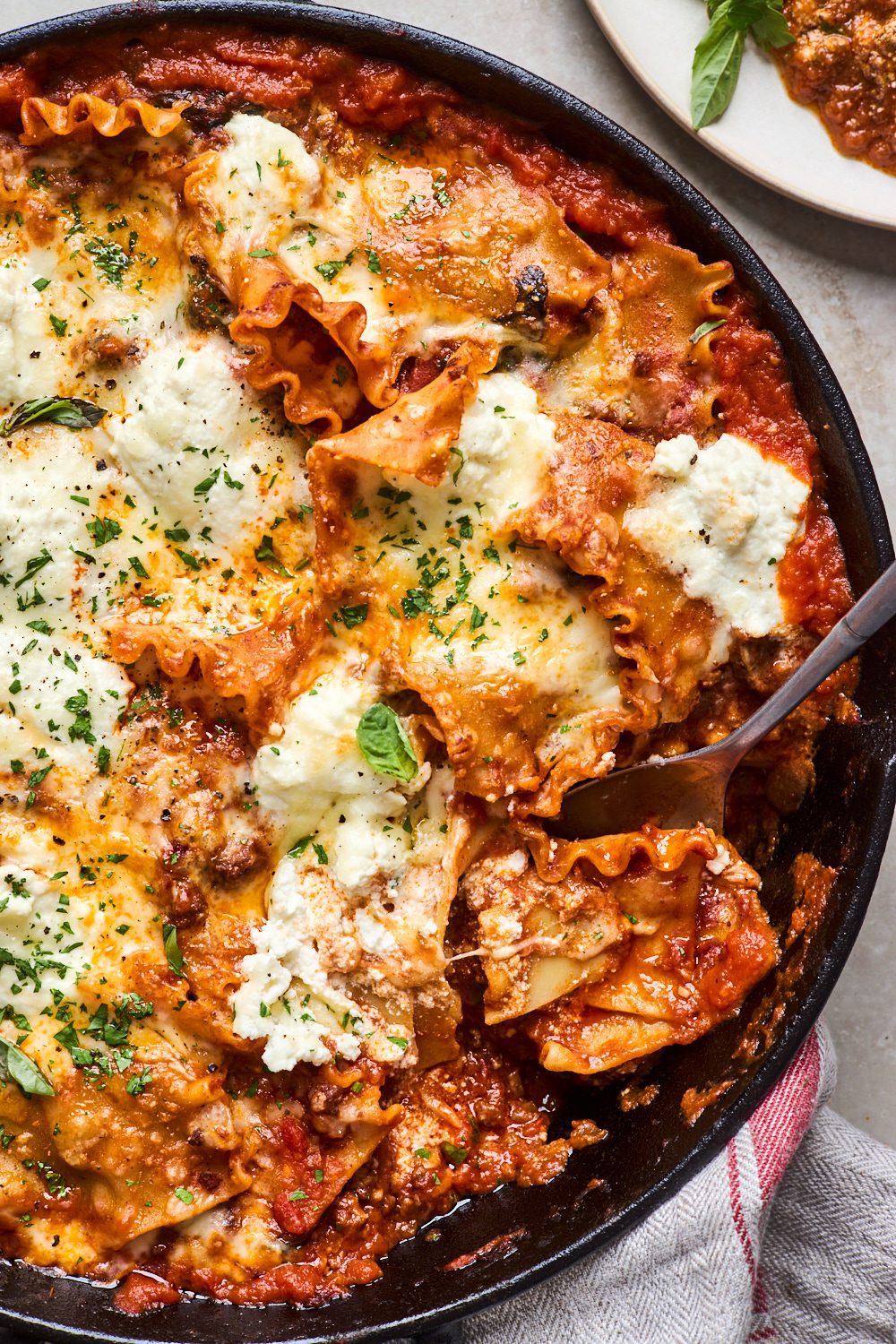 30 Mouth-Watering Easter Dinner Ideas to Impress Everyone 70 30 Mouth-Watering Easter Dinner Ideas to Impress Everyone 2021 12 20 skillet lasagna 7 g Easter Dinner Ideas