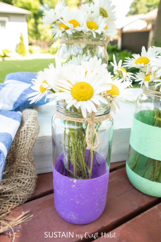 Glitter Painted Jars Daisy Centerpiece 4 DIY Summer Centerpiece Ideas