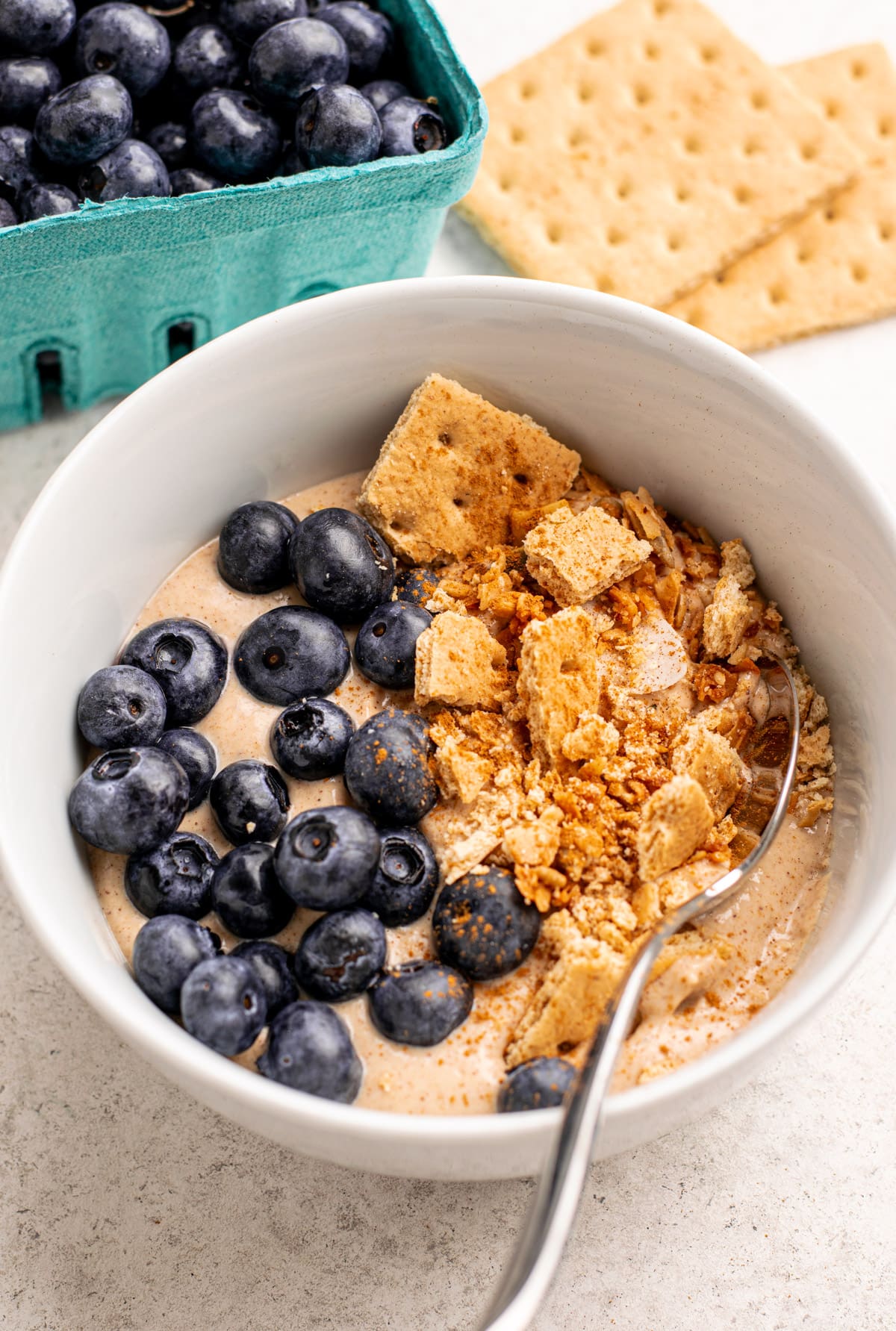 24 Easy & Healthy Breakfast Bowls to Start the Morning Right 55 24 Easy & Healthy Breakfast Bowls to Start the Morning Right blueberry yogurt bowl 2 Healthy Breakfast Bowls