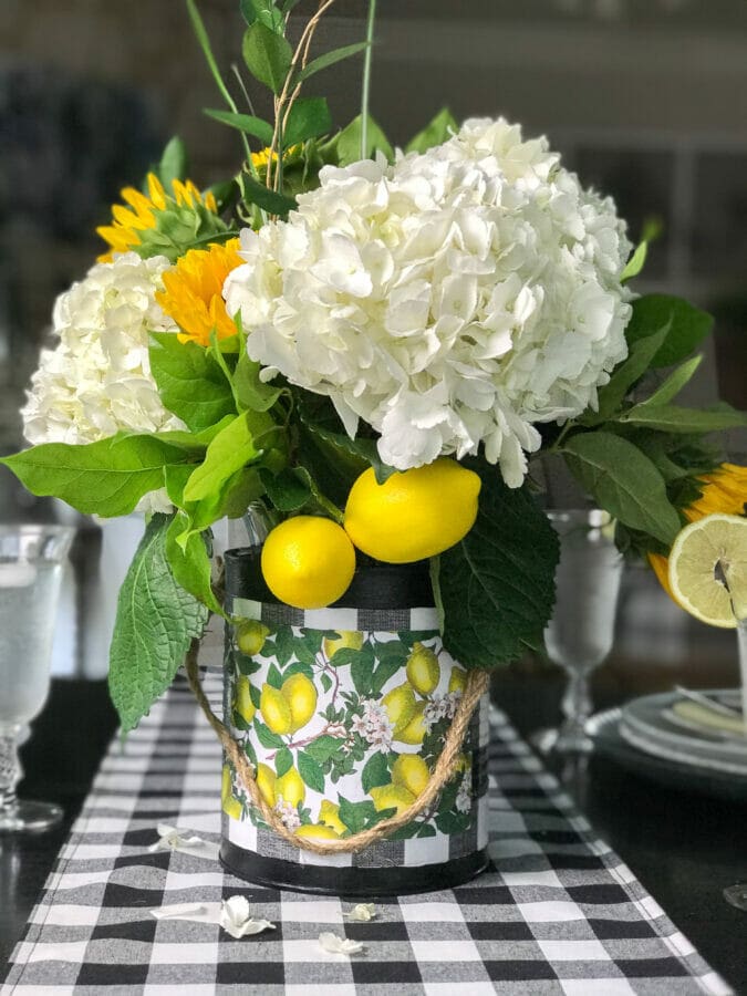 lemony can for summer time centerpiece DIY Summer Centerpiece Ideas