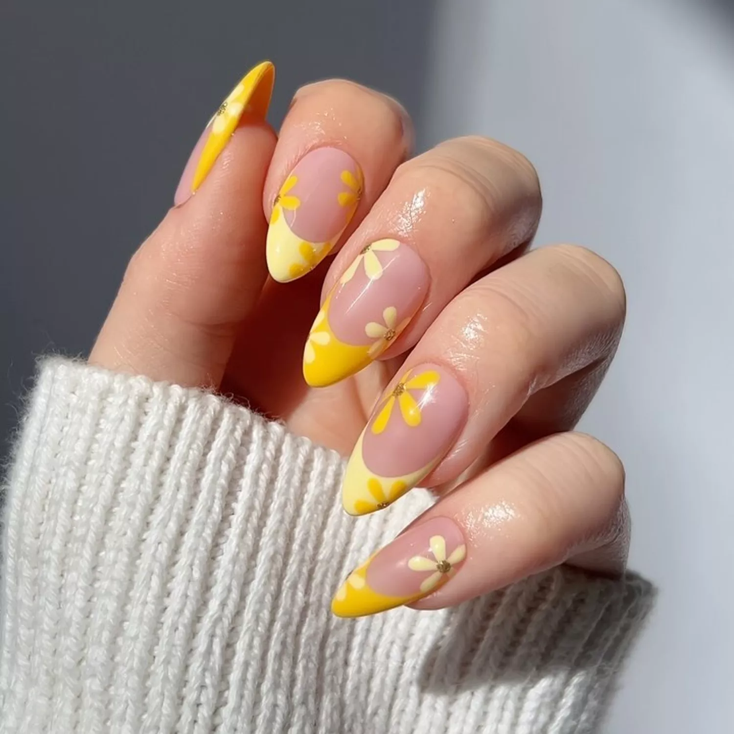 84aB75jiUSdi7luIimcwbLVU2v5CF10uYHLzyMHB Yellow Nail Ideas