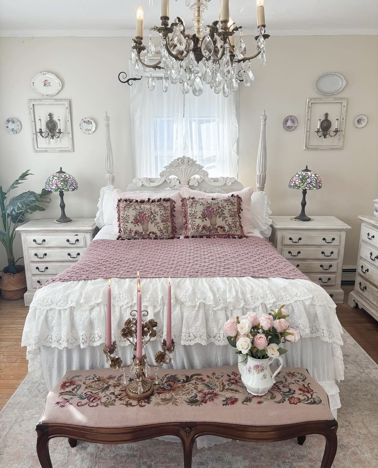 IMG 0764 How to Decorate Walls in a Shabby Chic House