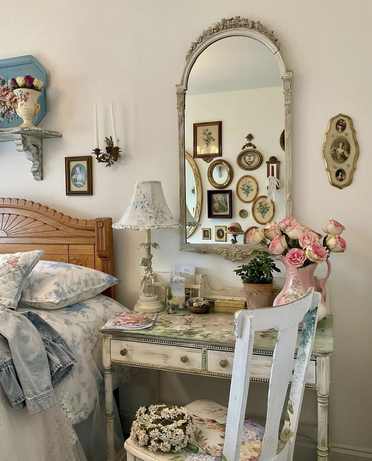 IMG 0768 How to Decorate Walls in a Shabby Chic House