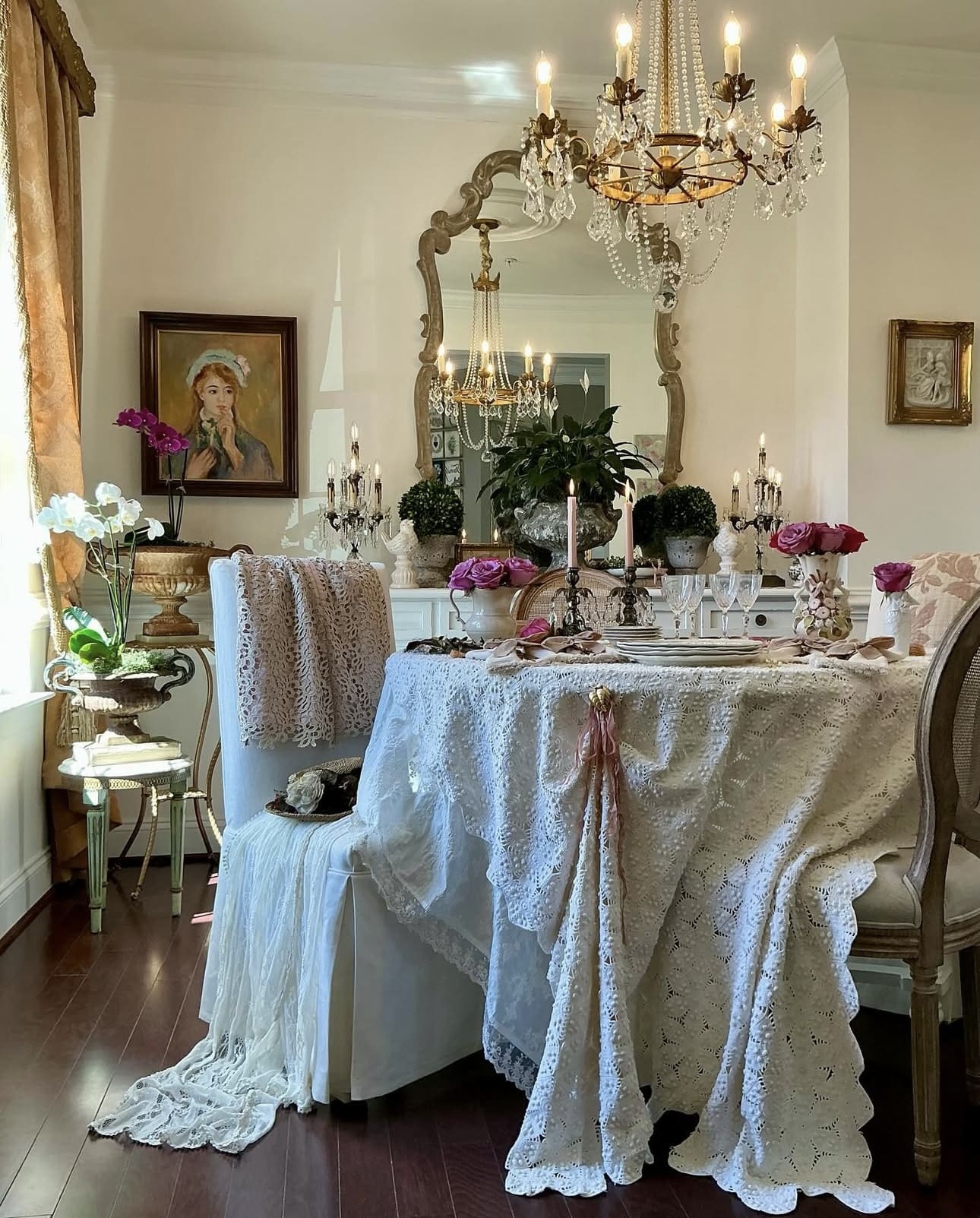 How to Decorate Walls in a Shabby Chic House