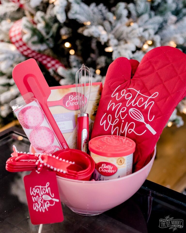30 DIY Christmas Gift Basket Ideas That Are Perfect for Anyone