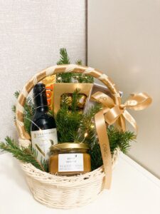 30 DIY Christmas Gift Basket Ideas That Are Perfect for Anyone