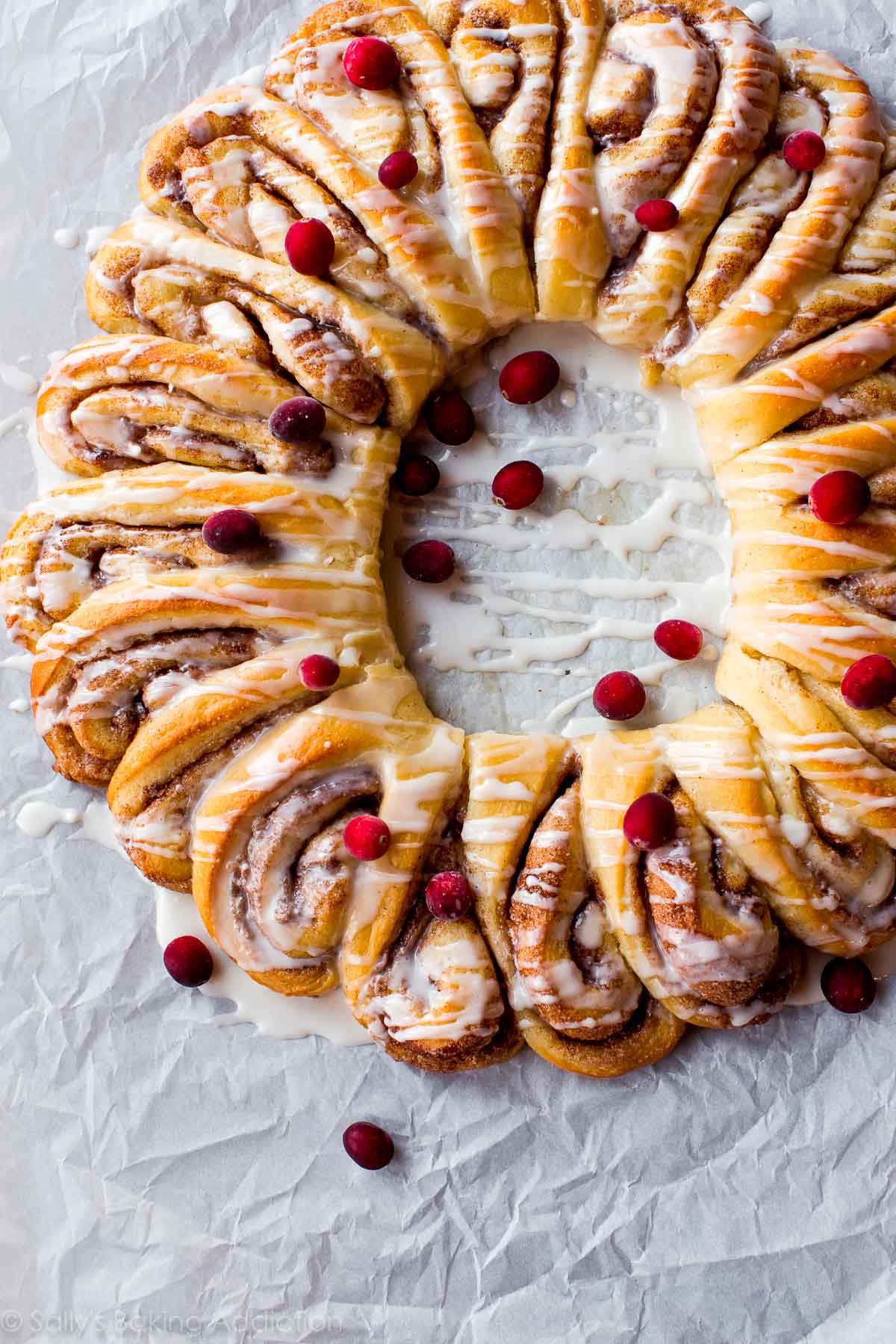cinnamon roll wreath Christmas Breakfast Ideas for Kids