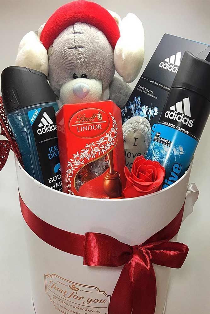 valentines day gift baskets for him 24 Thoughtful and Romantic Valentines Day Gift Ideas for Boyfriend PS Number 12 is my favorite 1 Valentine's Day Gift Baskets for Him